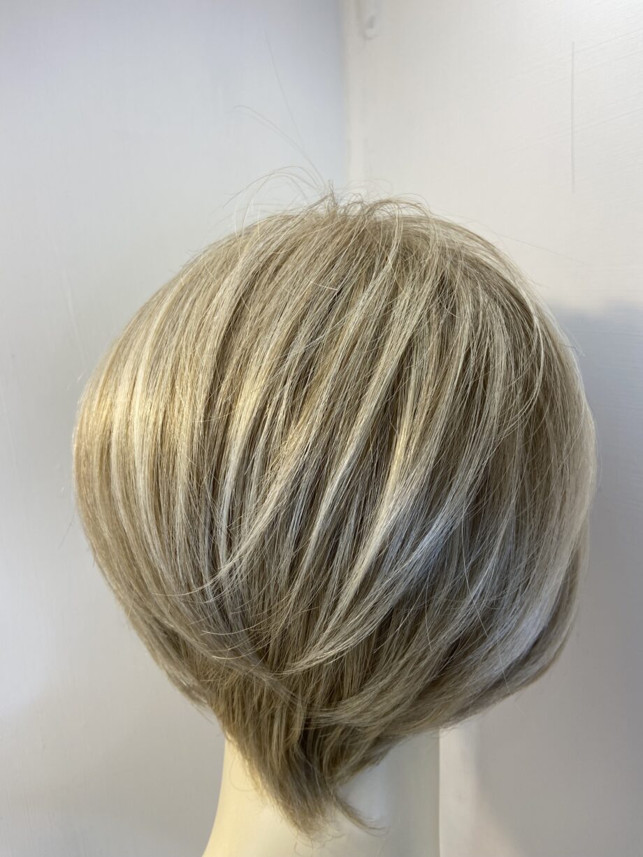 Soft blonde short wig. Blss619