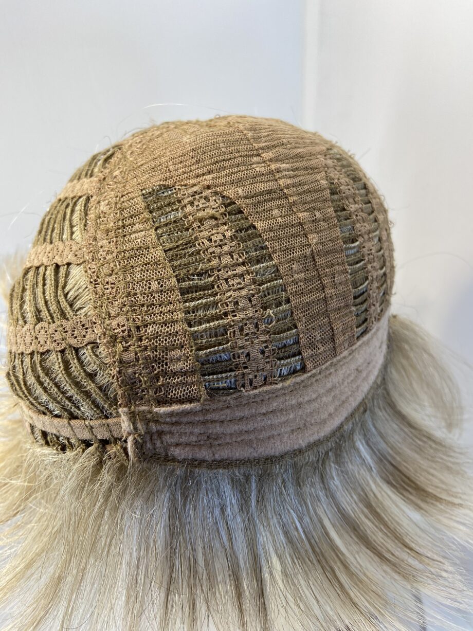 Soft blonde short wig. Blss619