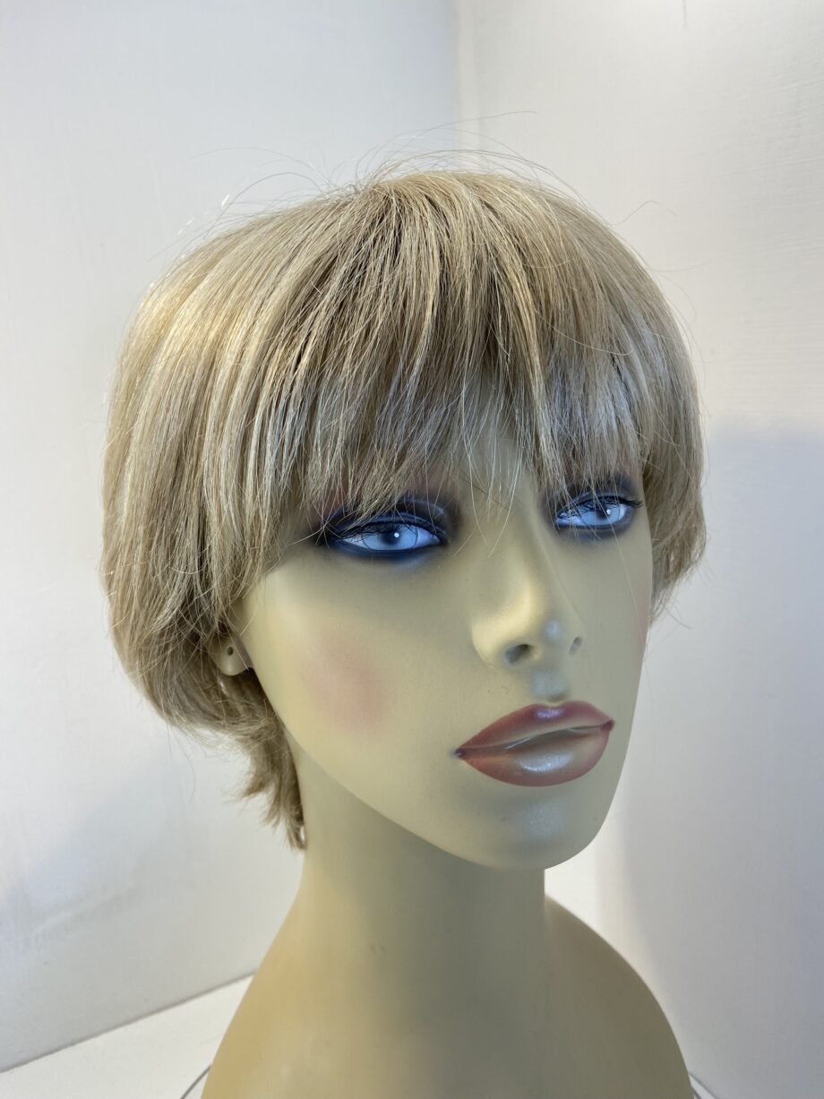 Rooted blonde stylish wig. Blss620