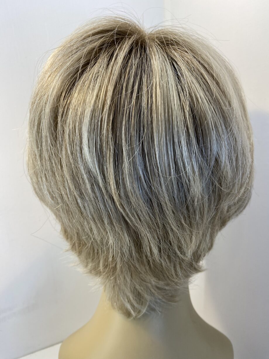 Rooted blonde stylish wig. Blss620