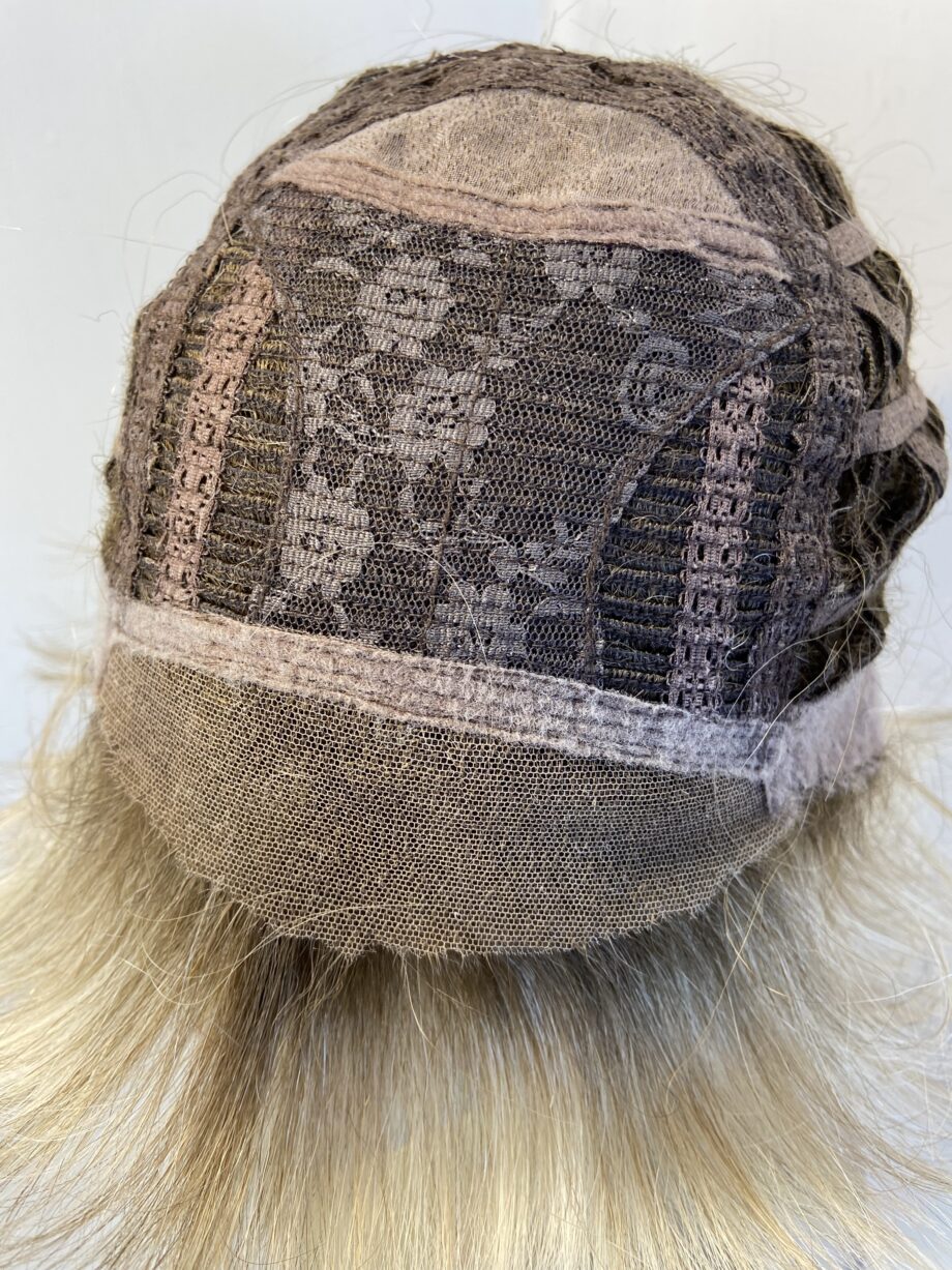 Rooted blonde stylish wig. Blss620