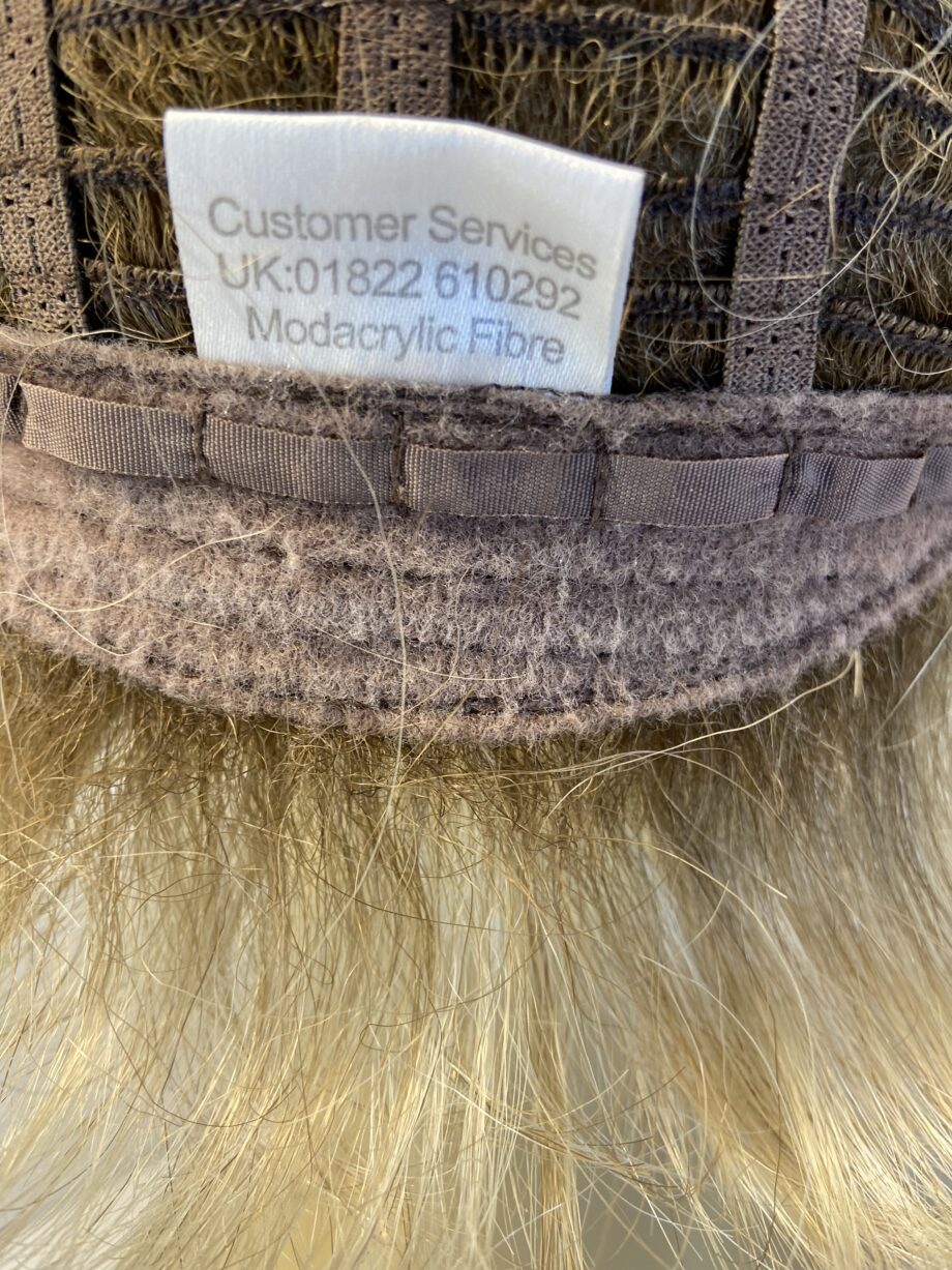 Rooted blonde stylish wig. Blss620