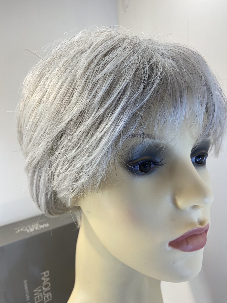 New Raquel Welch silver grey wig. Bgss498.