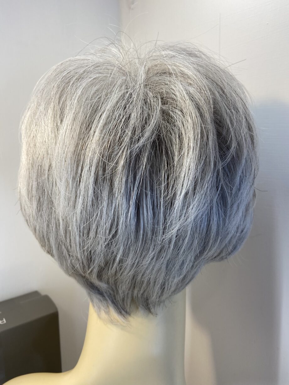 New Raquel Welch silver grey wig. Bgss498.