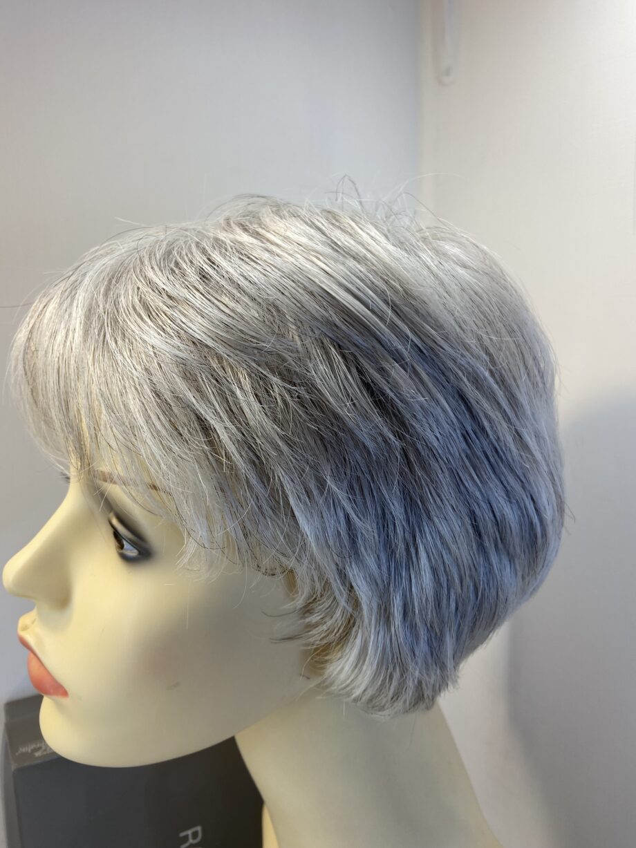 New Raquel Welch silver grey wig. Bgss498.