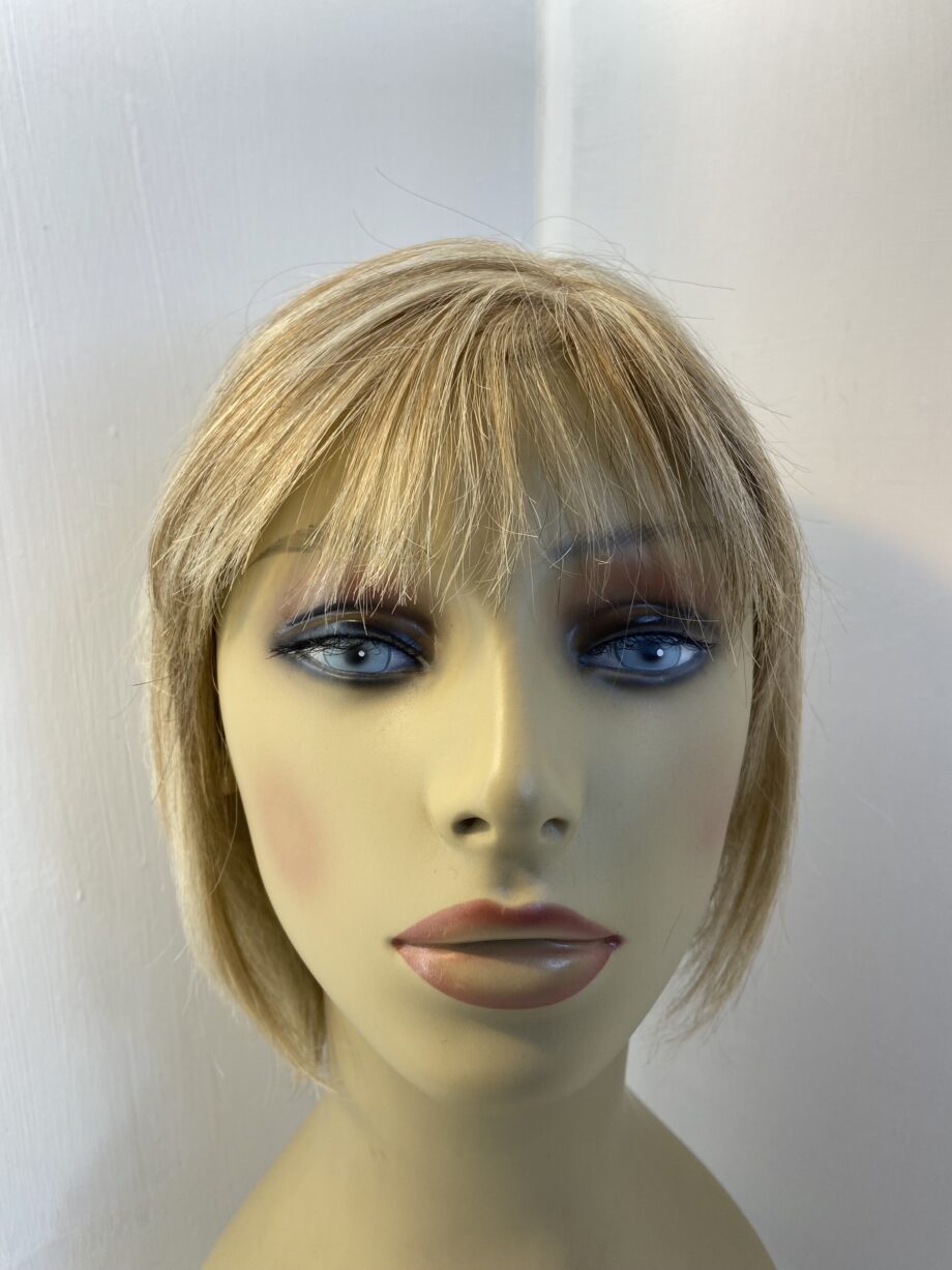 Blonde mid lengths highlighted wig. Blms315