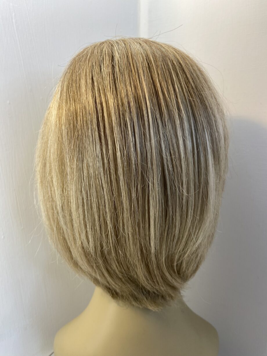 Blonde mid lengths highlighted wig. Blms315