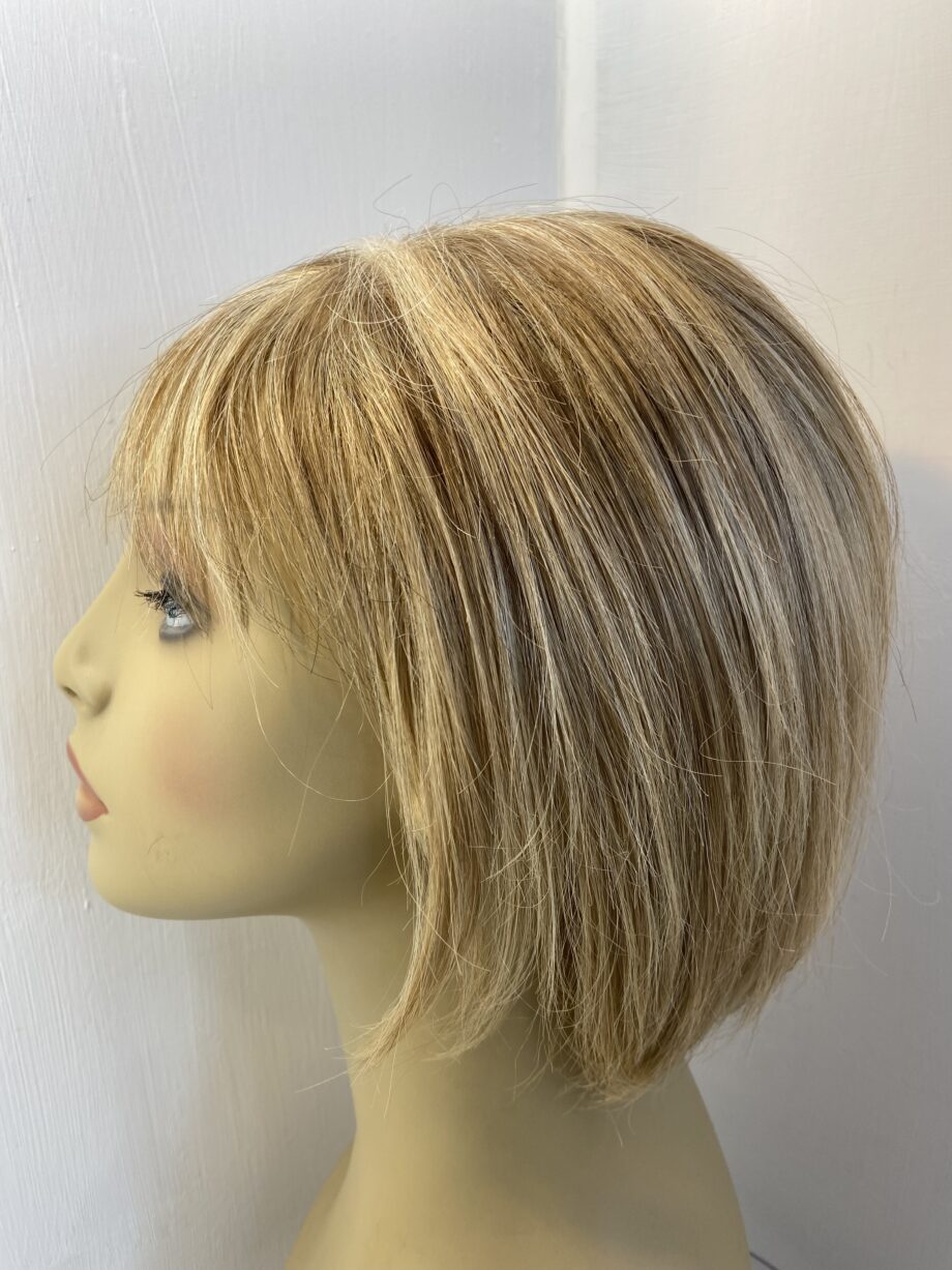 Blonde mid lengths highlighted wig. Blms315
