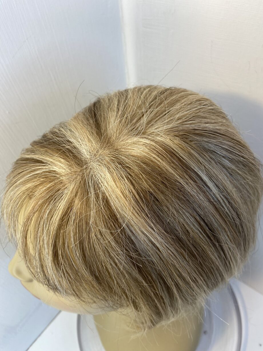 Blonde mid lengths highlighted wig. Blms315