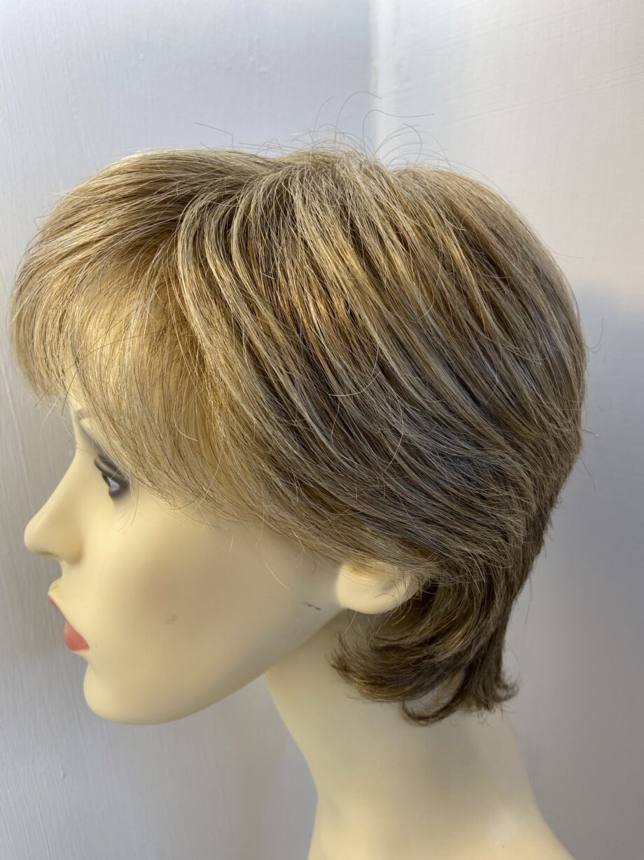 Soft cap blonde wig. Blss318