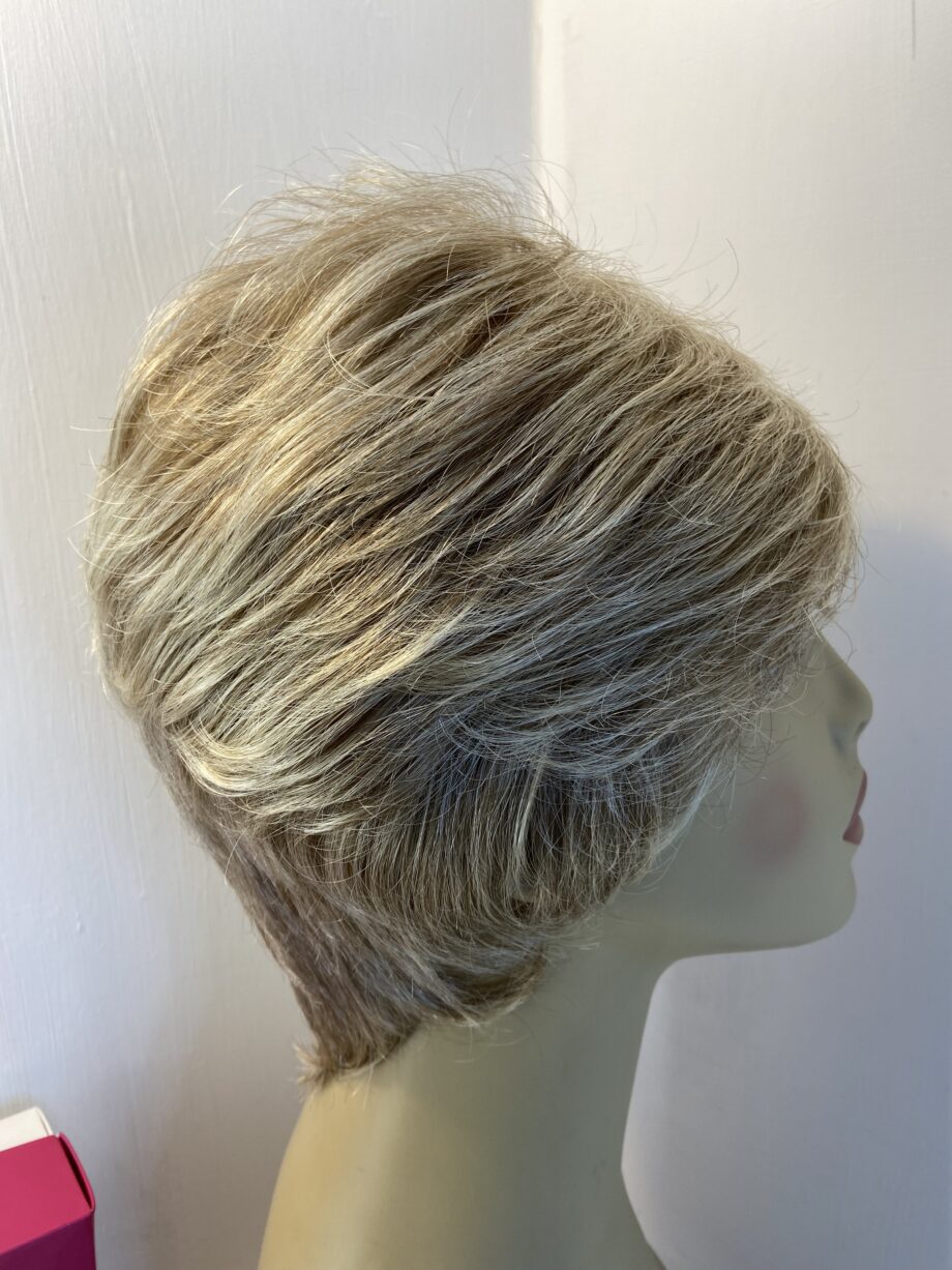 New blonde short designer wig. Bblss501