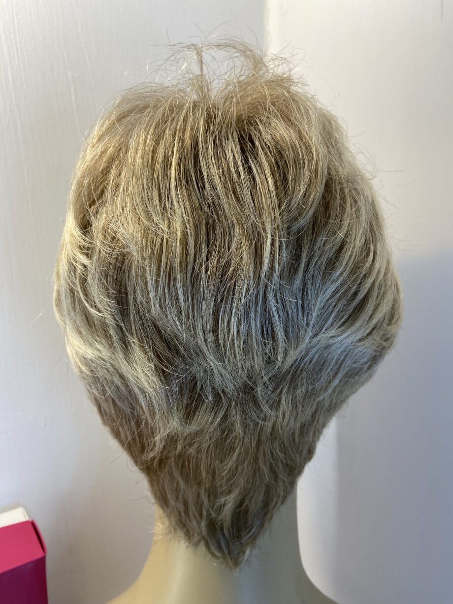 New blonde short designer wig. Bblss501