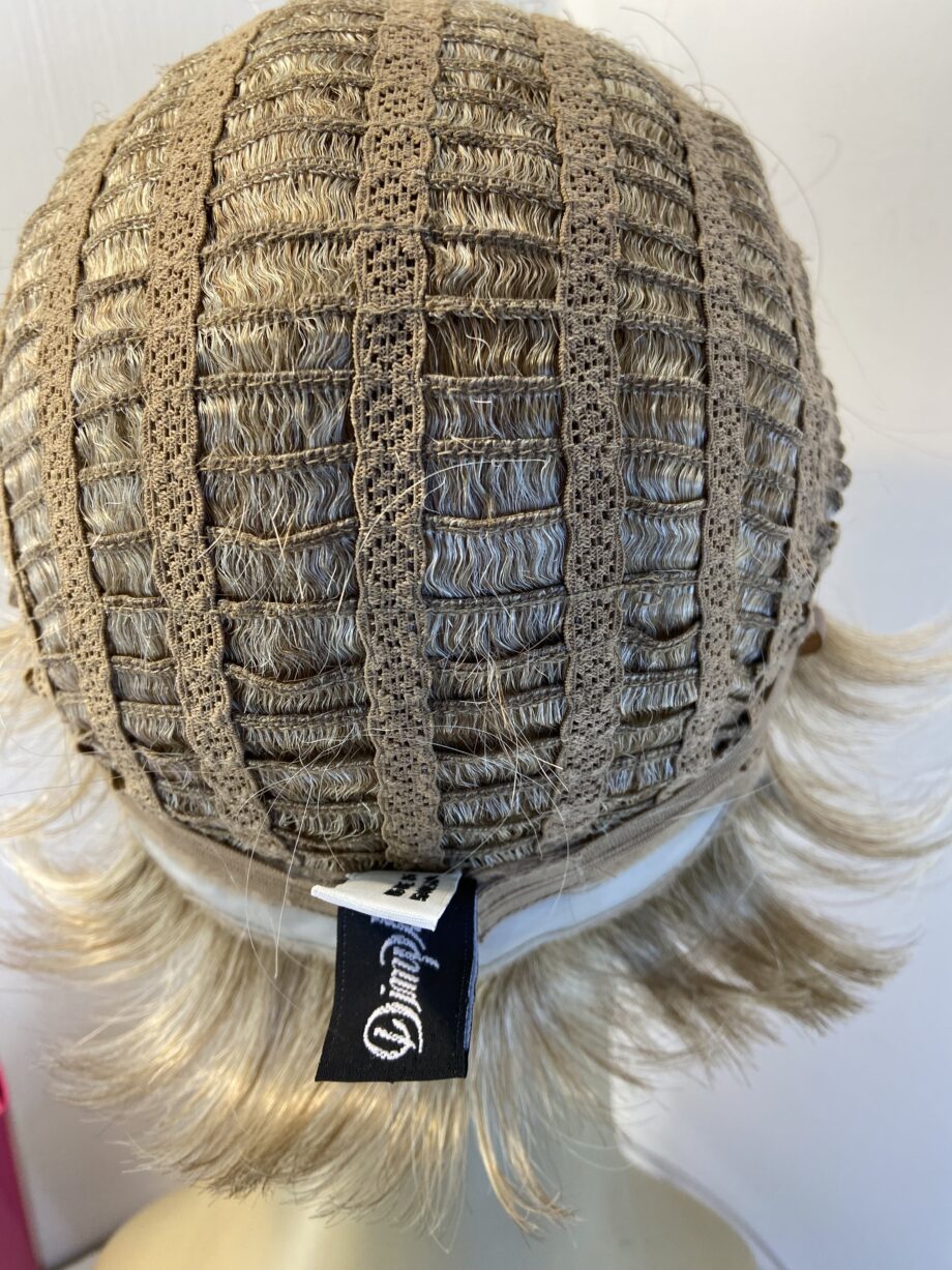New blonde short designer wig. Bblss501