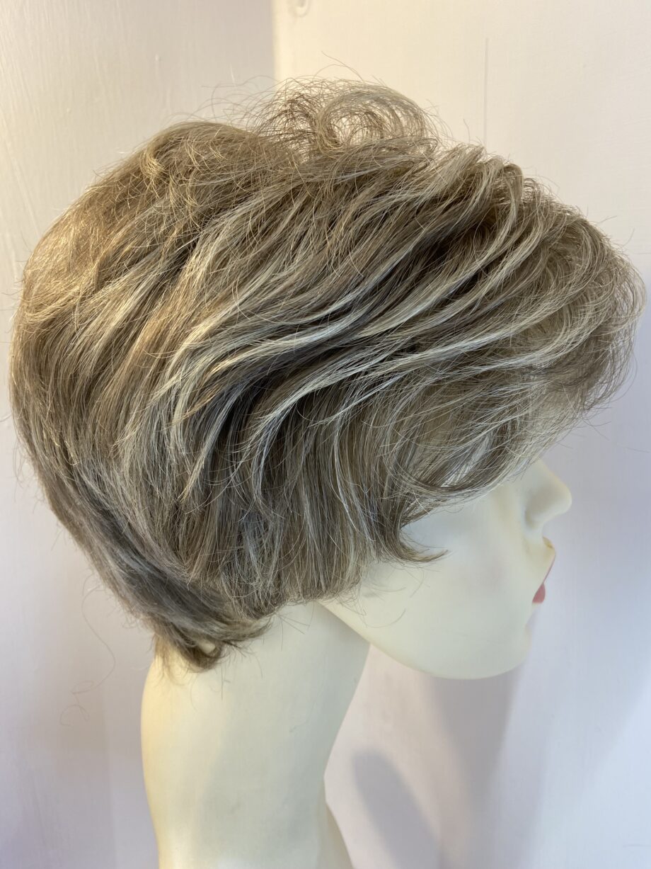 Short blonde wavy wig   Bblsw502