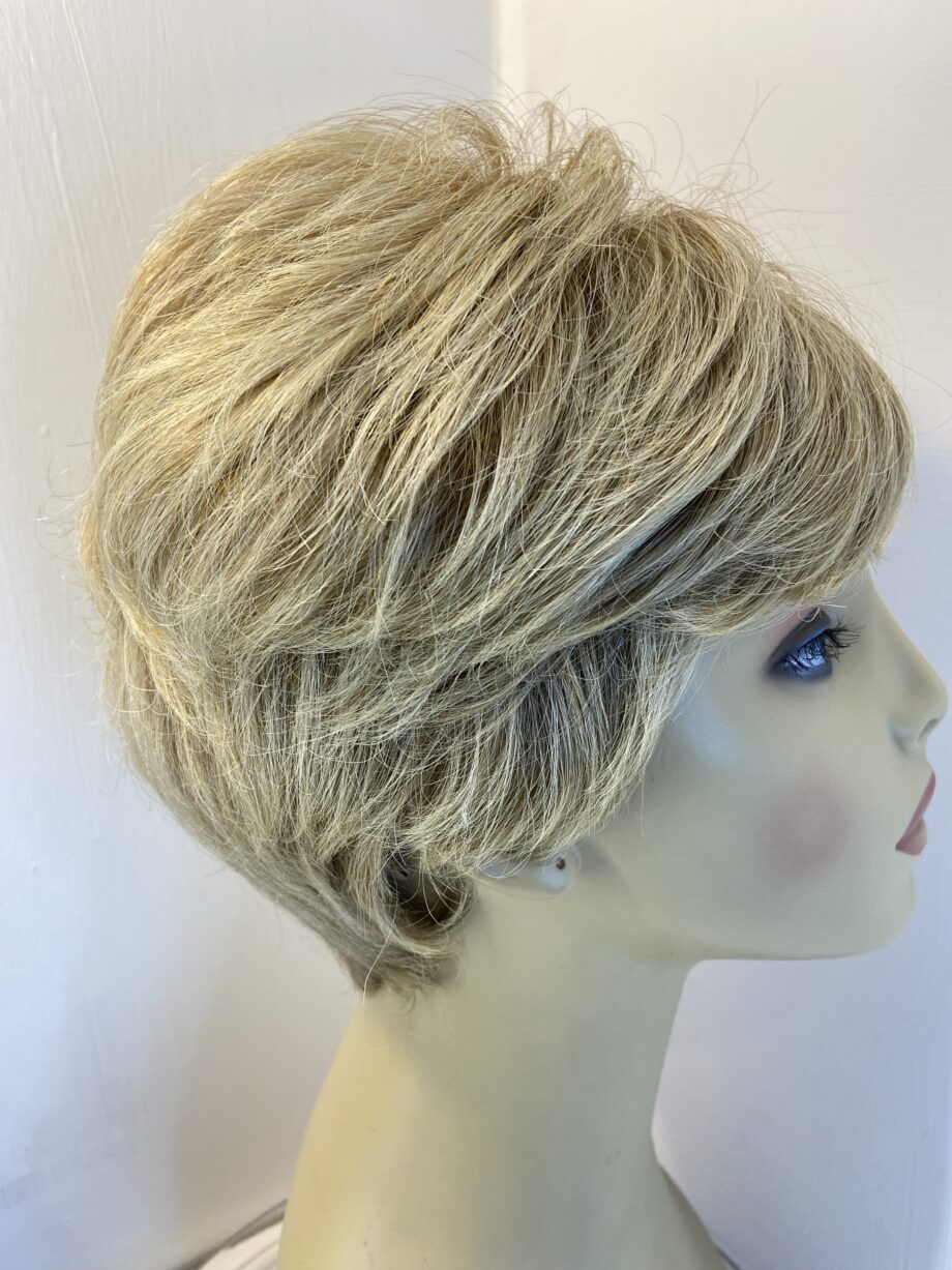 Beautiful blonde short designer wig. Bblsw503