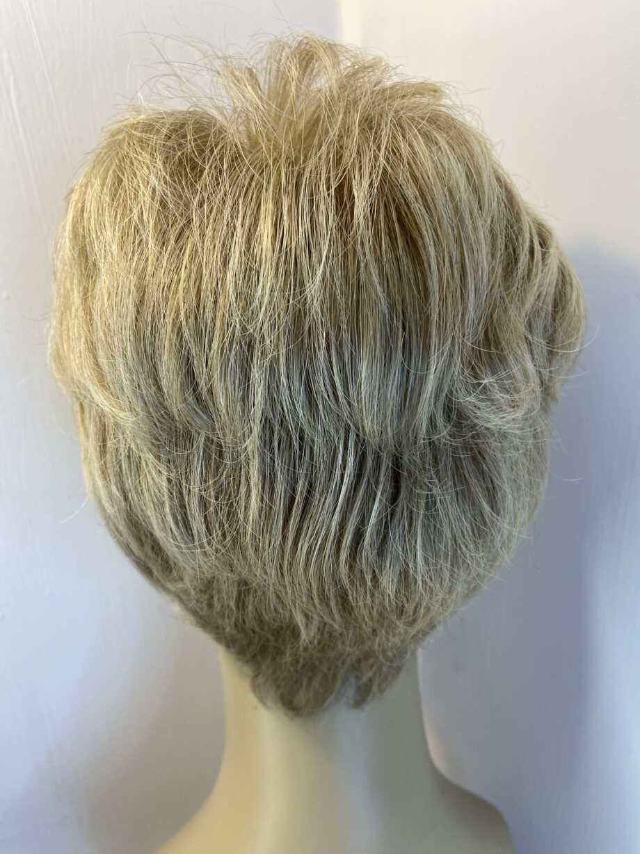 Beautiful blonde short designer wig. Bblsw503