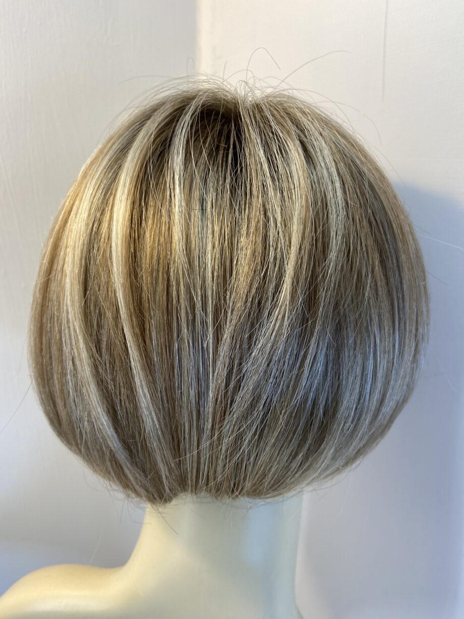 Stunning new designer blonde wig. Bblms504