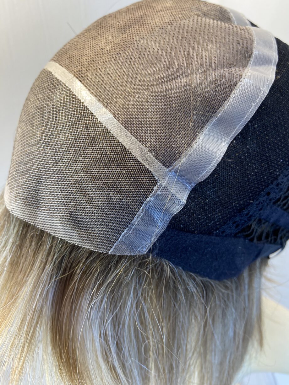 Stunning new designer blonde wig. Bblms504