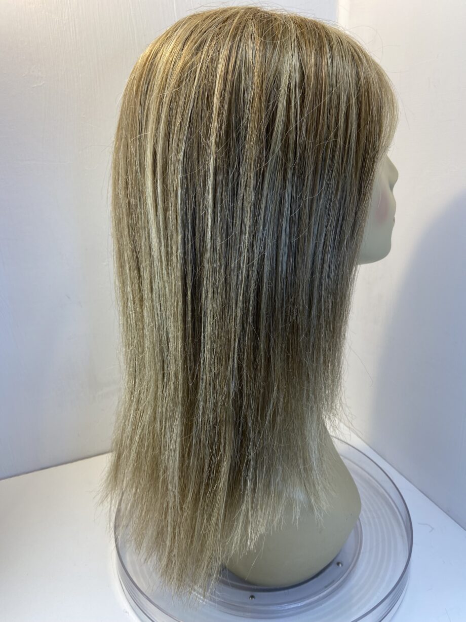 Blonde long pre loved Amore wig. Blls822
