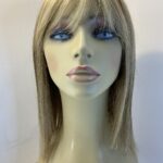 Long pre loved blonde wig. Blls737