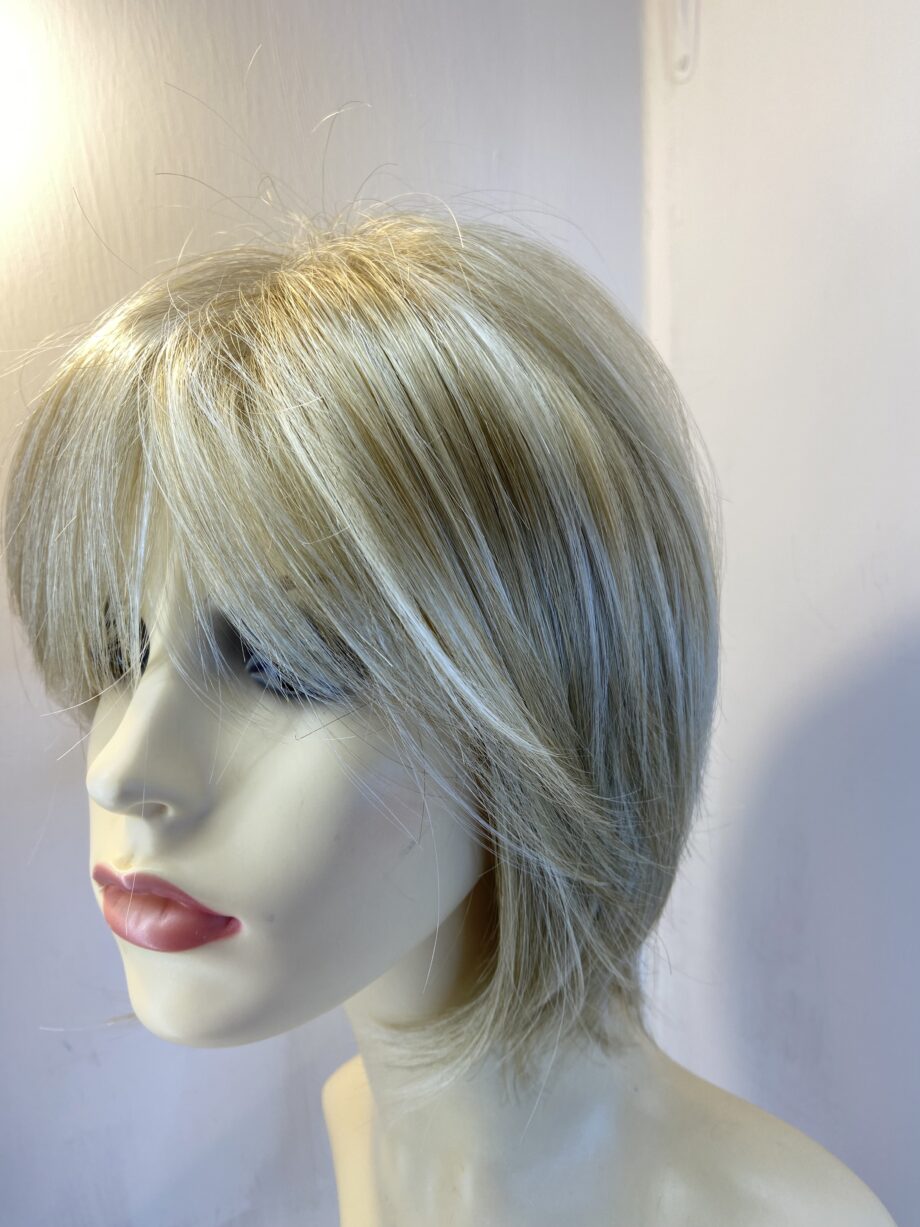 Stunning light blonde Noriko wig. Blms738