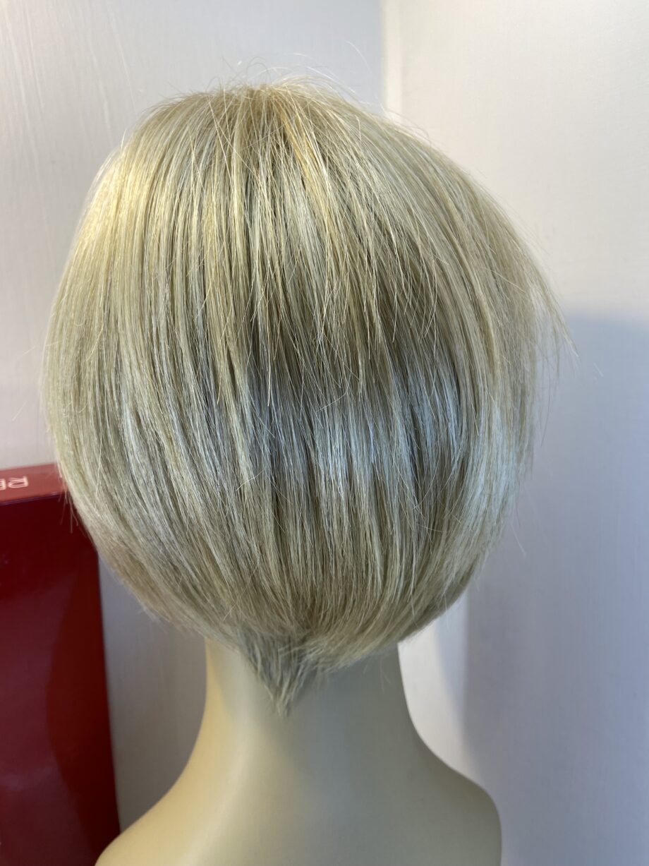 Light blonde Rene of Paris wig. Bblms504
