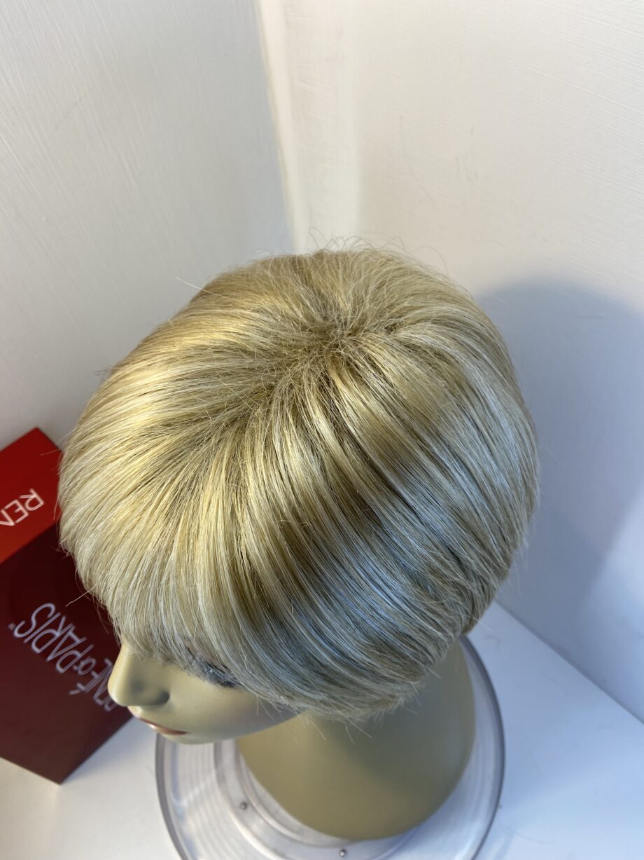 Light blonde Rene of Paris wig. Bblms504