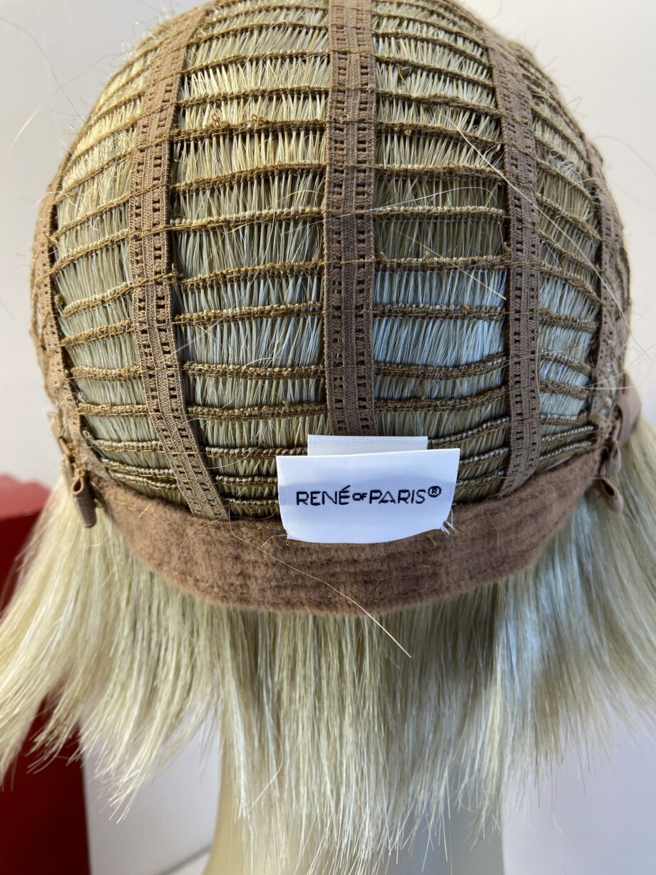 Light blonde Rene of Paris wig. Bblms504