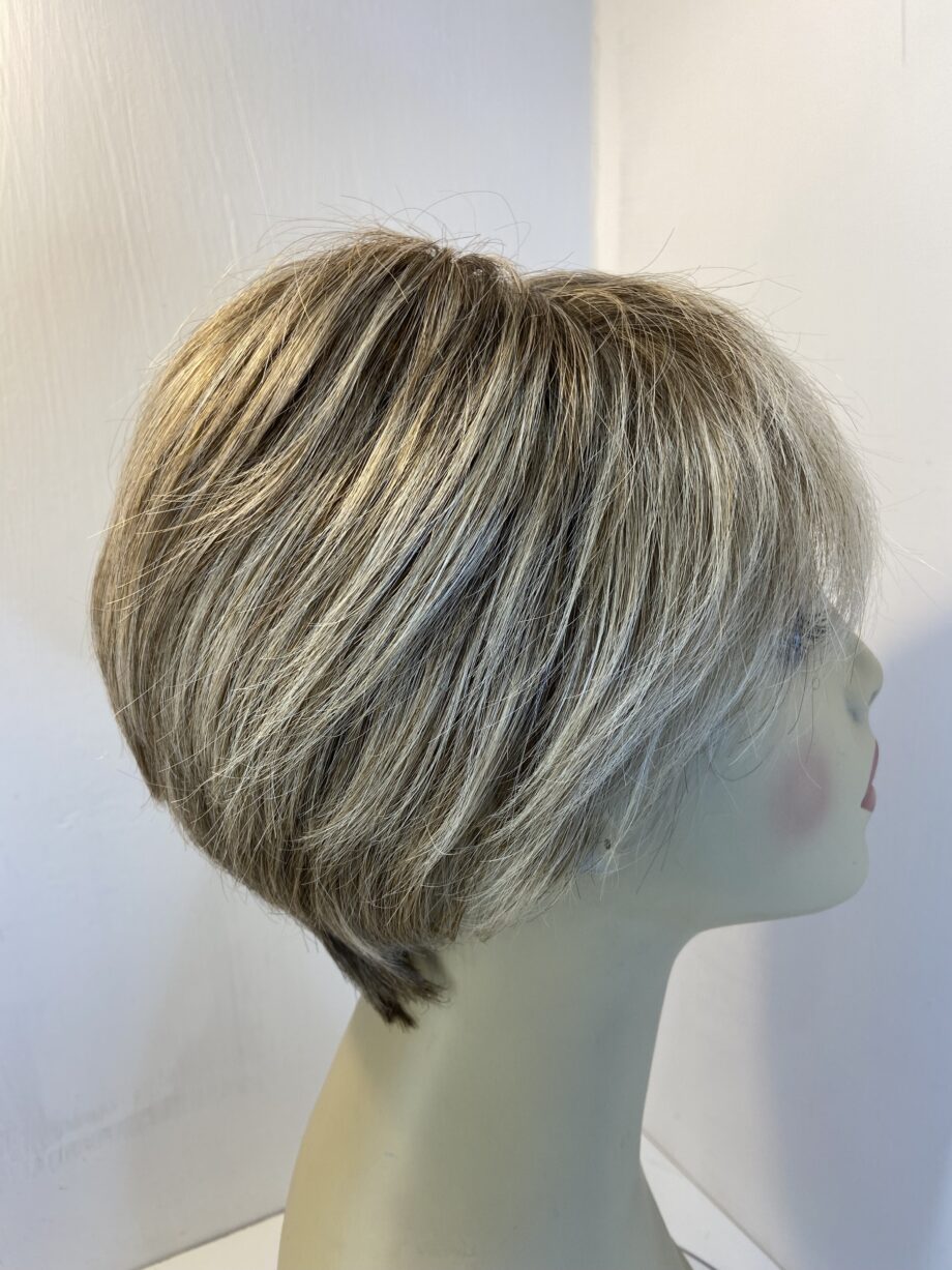 Short soft blonde wig. Blss44