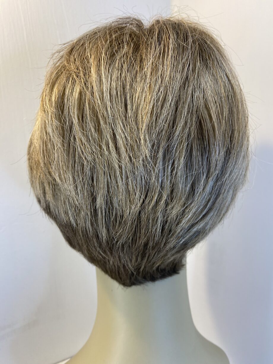 Short soft blonde wig. Blss44