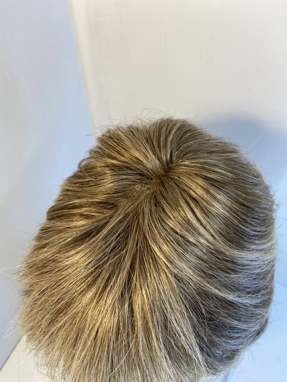 Short soft blonde wig. Blss44