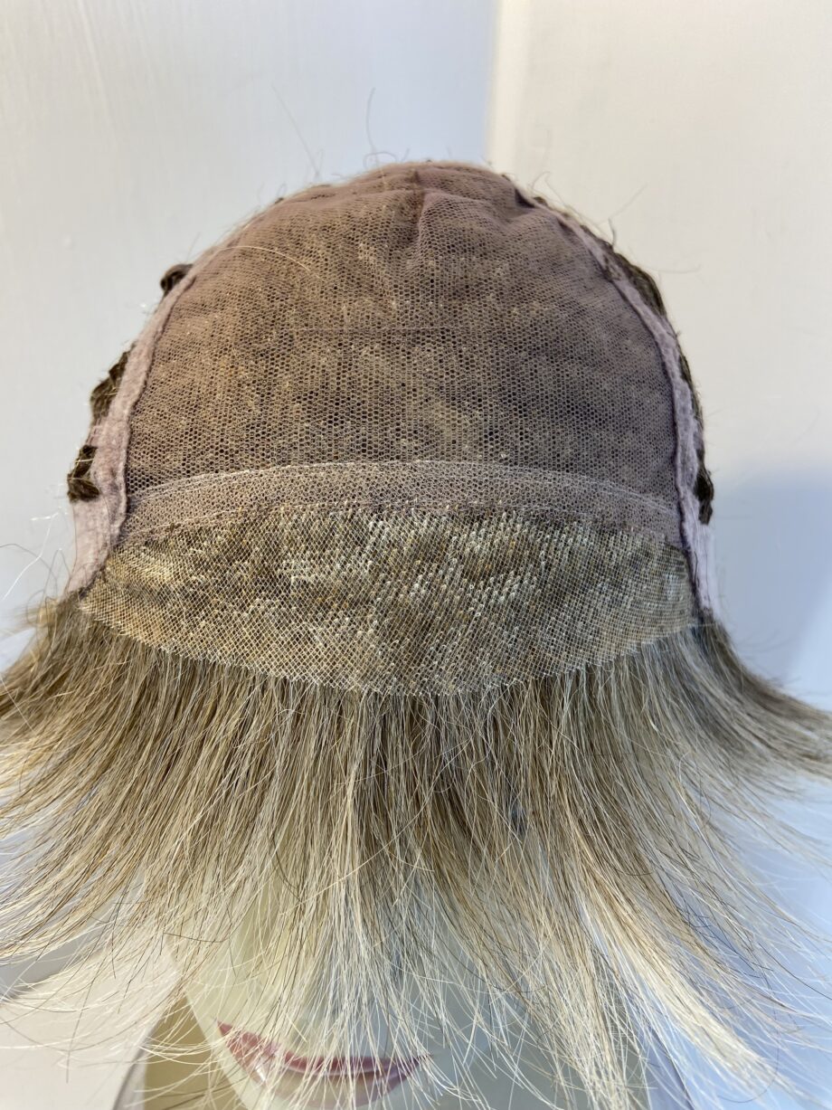 Short soft blonde wig. Blss44