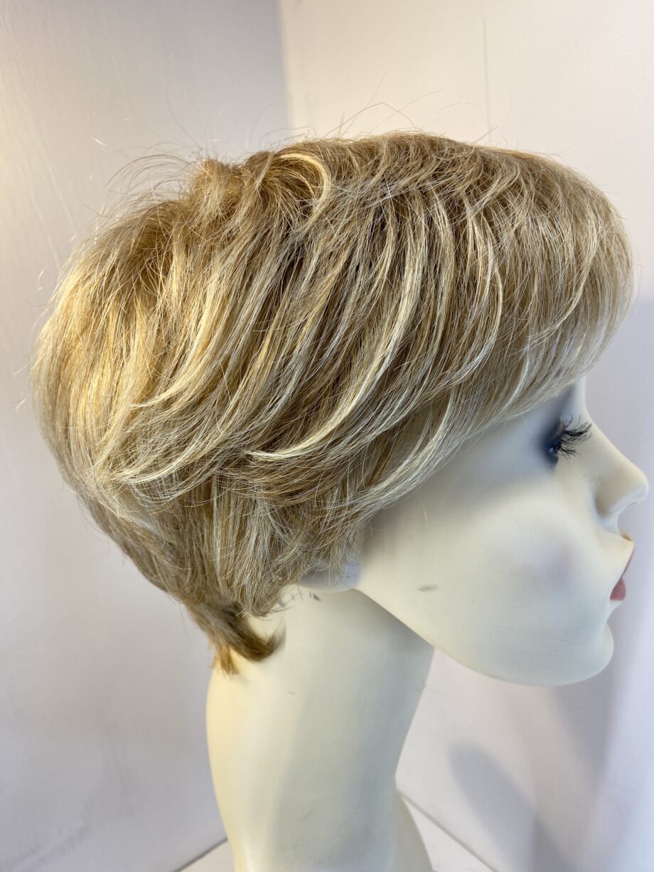 Honey blonde short designer wig. Blss45