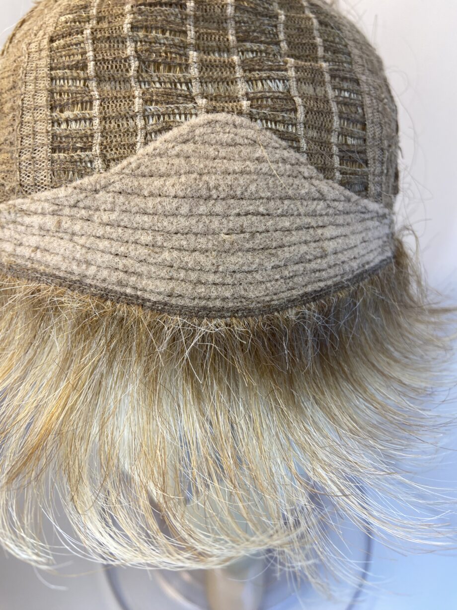 Honey blonde short designer wig. Blss45