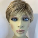 Short blonde wig. Blss48