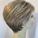 Short blonde wig. Blss48