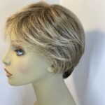Short blonde wig. Blss48