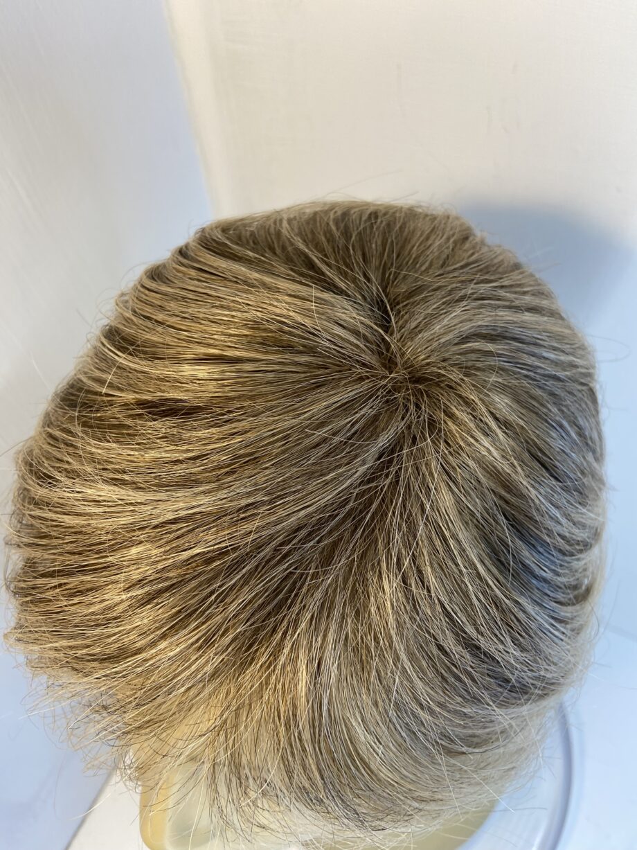 Short blonde wig. Blss48