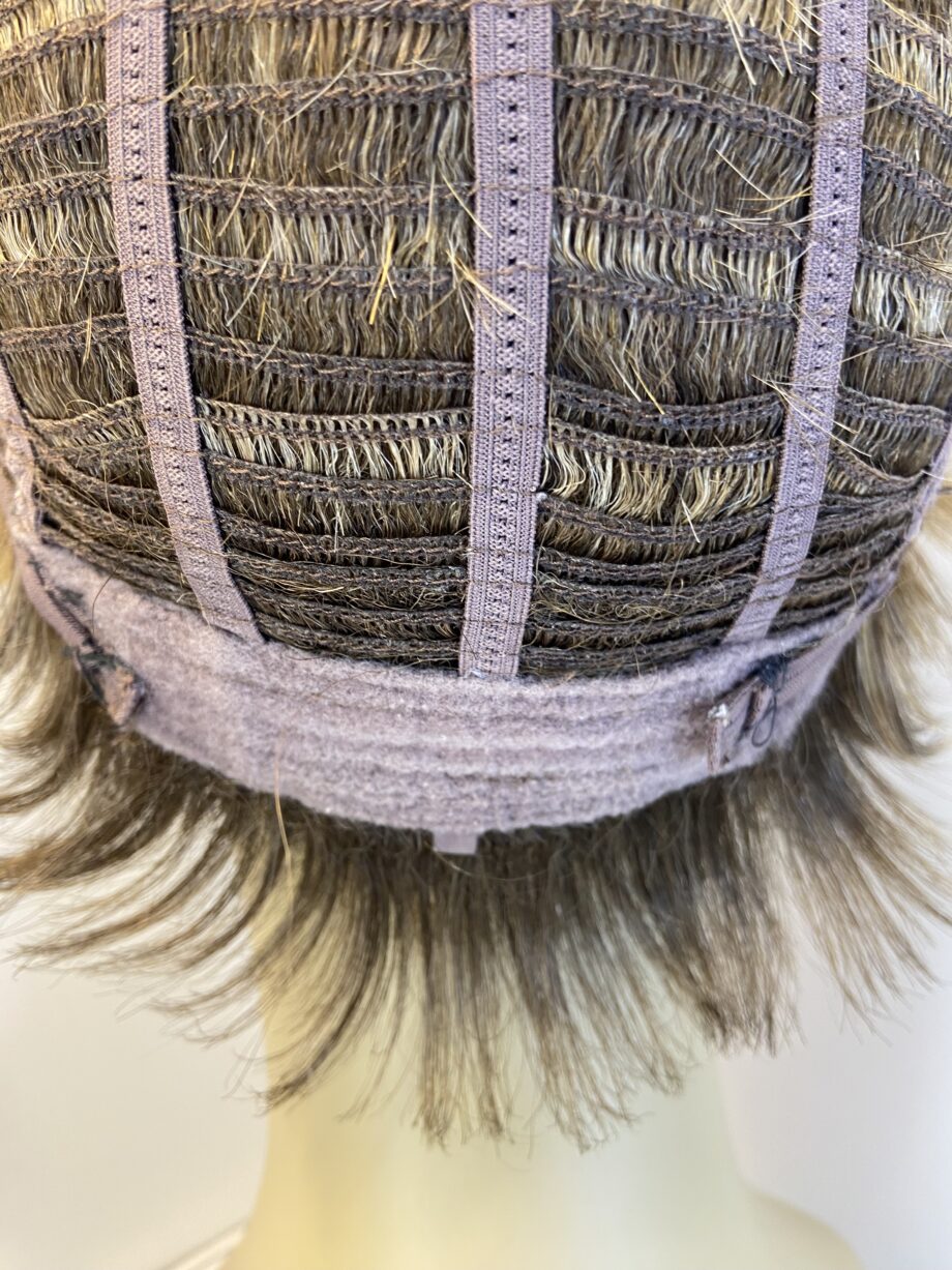 Short blonde wig. Blss48