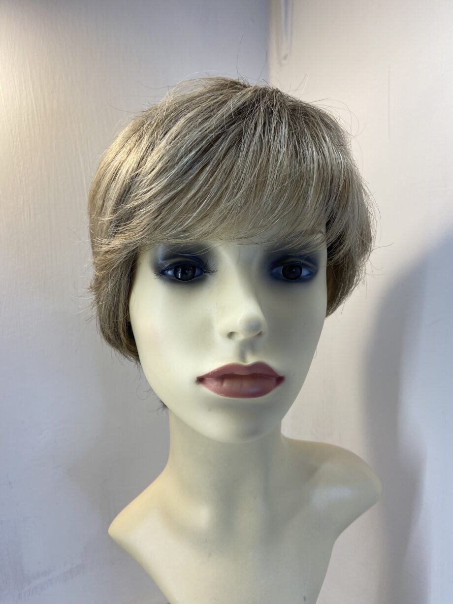 Soft cap blonde short wig. Blss49