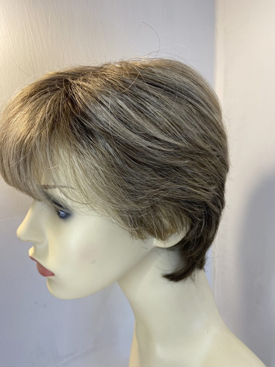 Soft cap blonde short wig. Blss49