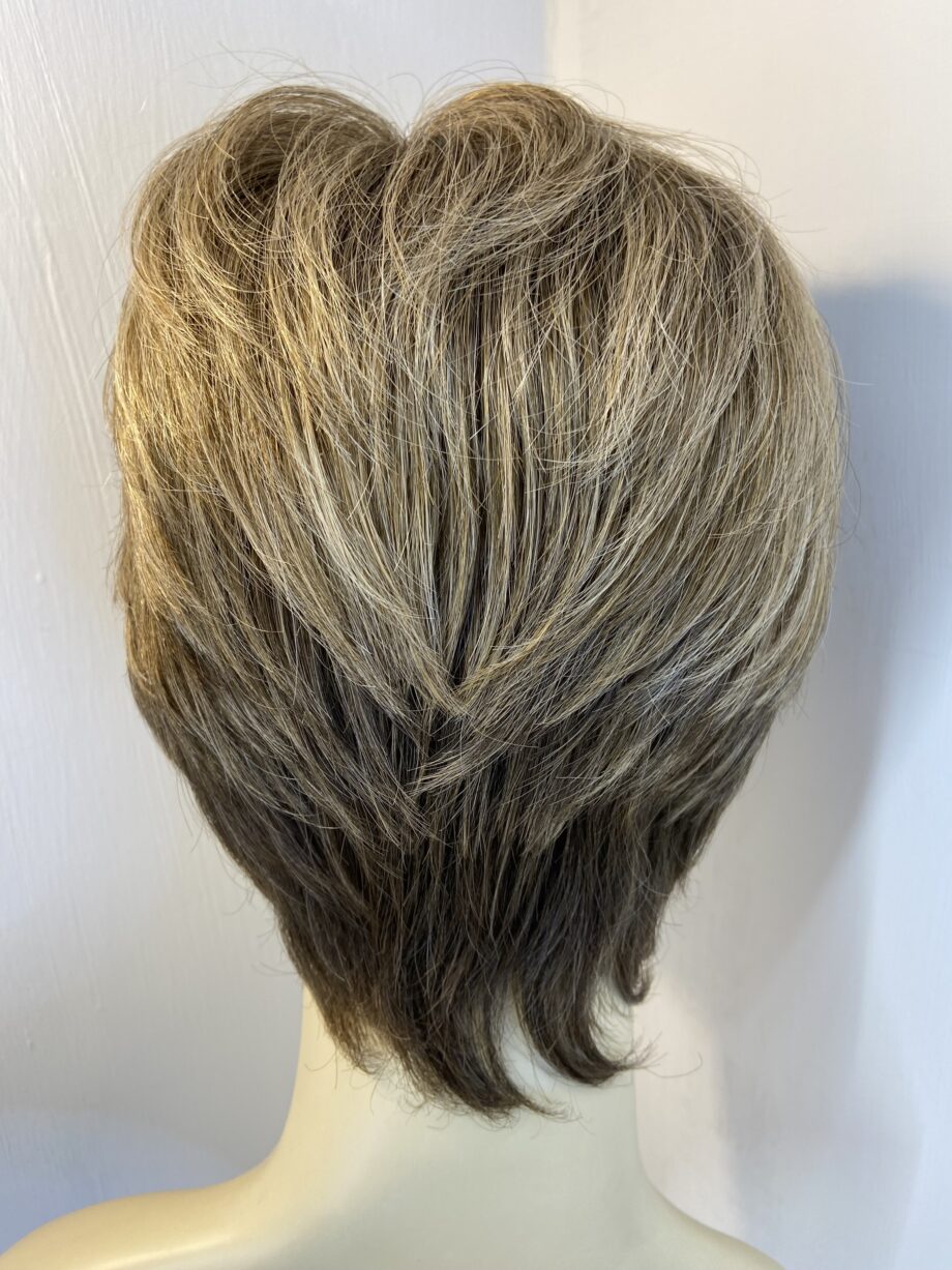 Soft cap blonde short wig. Blss49