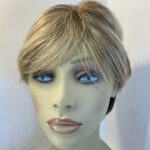 Short blonde wig. Blss522