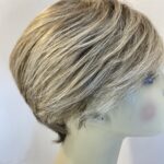 Short blonde wig. Blss522