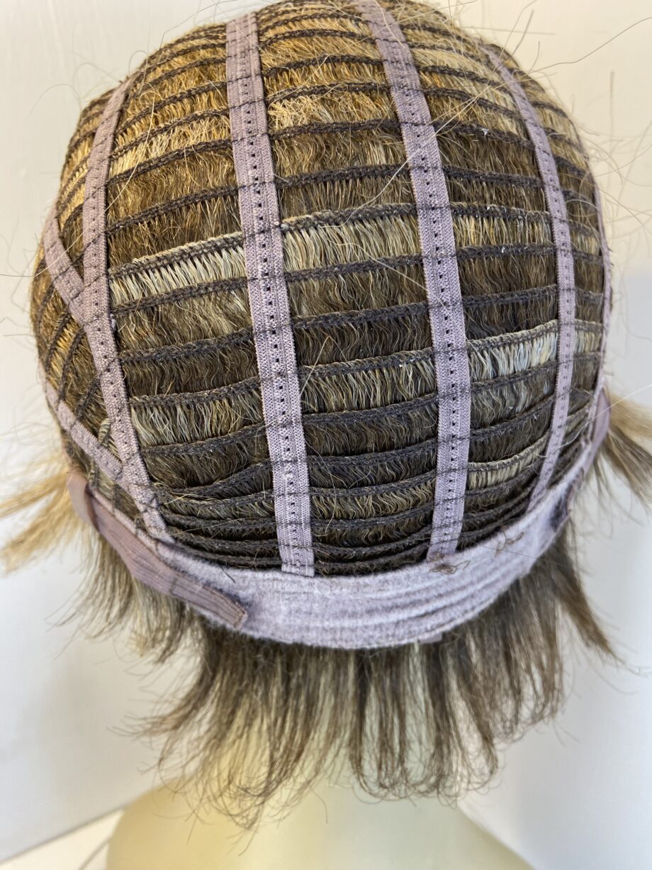Short blonde wig. Blss522