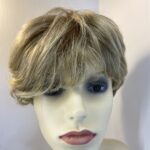 Blonde short wig. Blss523