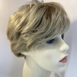 Blonde short wig. Blss523