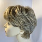 Blonde short wig. Blss523
