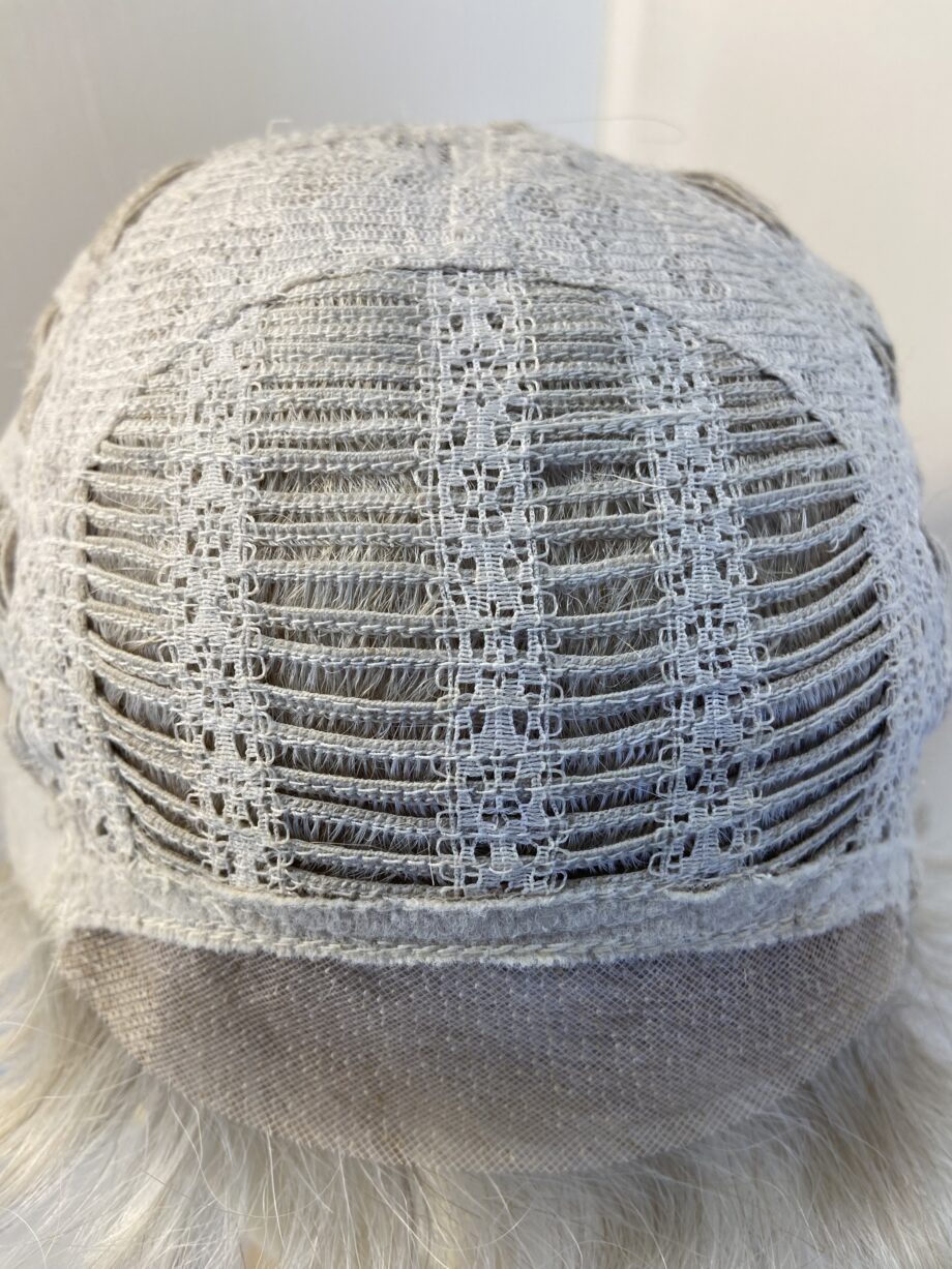 White / silver short wig. Wsw525