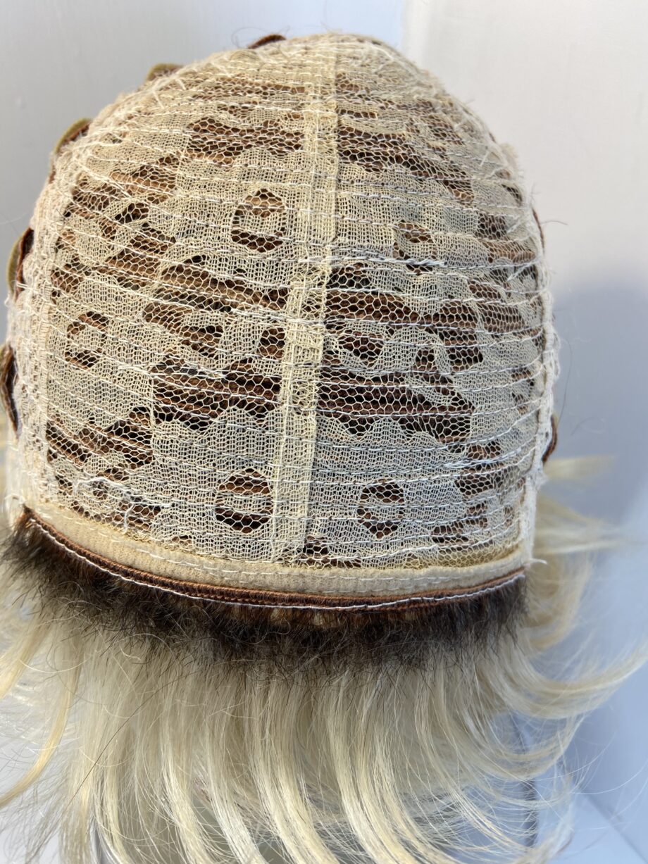 Rooted blonde short wig. Blss526